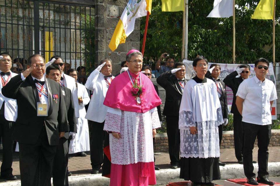 Welcoming Honors for Bishop Rey by the City Government (2)
